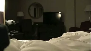 Masieris fucks Meitene ar brezzer seks rokām.