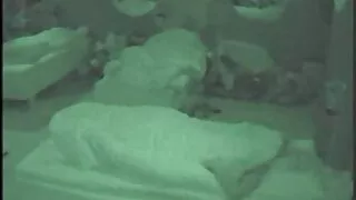 Jaunā sieviete gey seks xxx pieņem grupas Orālo Seksu.