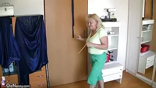 Krievu Meitene Ar xnxnxn seks shaved Incītis fucked.