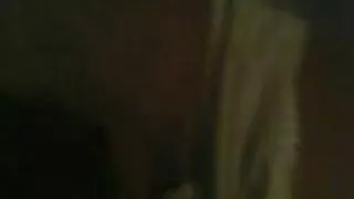 Viņš sucks gailis, kāpj www seks xxx uz skrūves pie liešanas.