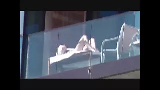 Pazemīgs sekretārs izdabā xxx porno film anālais darbā.