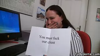 Bezkaunīgs izpaužas fucked kas ass ar viņas mīļāko. tube xxx seks