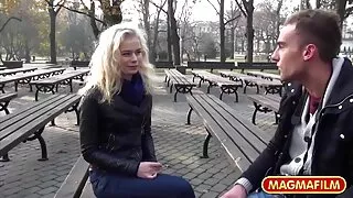 Viņš pavedina meiteni sex hd nl un fucks mikroautobusā.