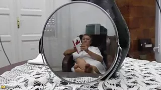 Moaning no klitora stimulācijas laikā bezmaksas seks video jāšanās.