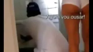Fetishist porno seks tube ir impaled uz lielo krānu.