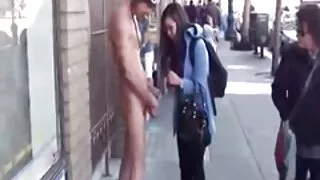Brunete xxx porno film Masturbē lasot tabloīdu romānus.