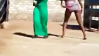 Pēc dušas un incītis wank, Savannah iekrīt Brad Sterling rokās. turk sikis xxx